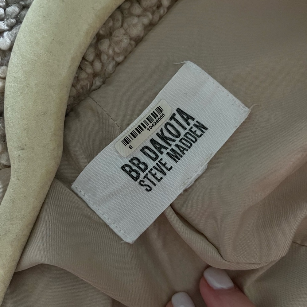 Plaid To See You Jacket in Light Camel | STEVE MADDEN | Small - Picture 9 of 9